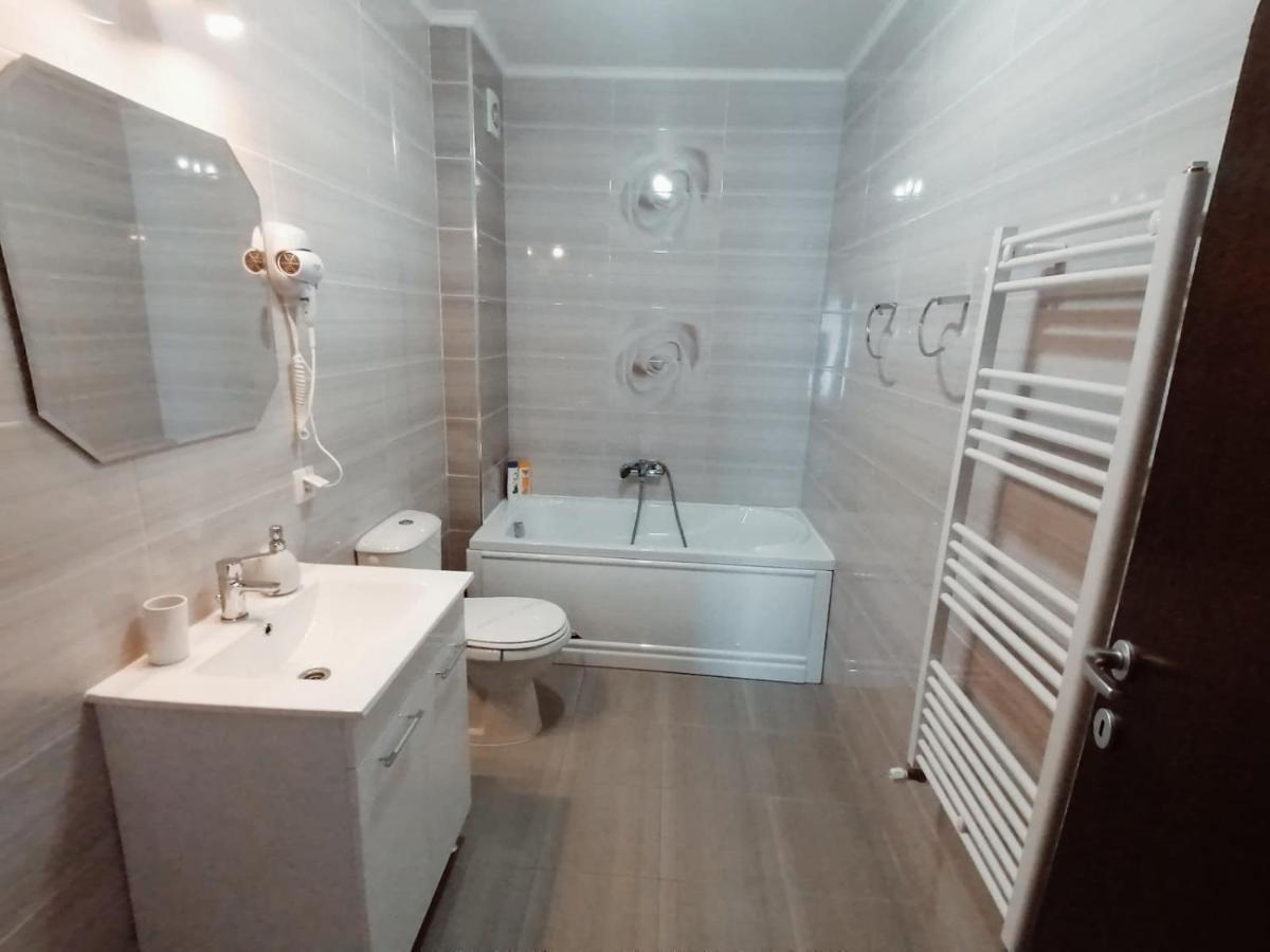 Ama Apartament Cu Terasa 50 Mp & Parcare Brasov Ngoại thất bức ảnh